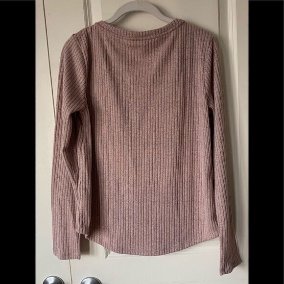 Aero Seriously Soft Perfect V Long Sleeve Tee - Picture 3 of 5